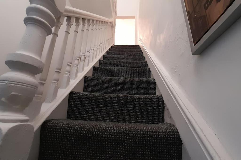 Spacious 4 Bedroom, Free Netflix, Central Location Cardiff Exterior photo