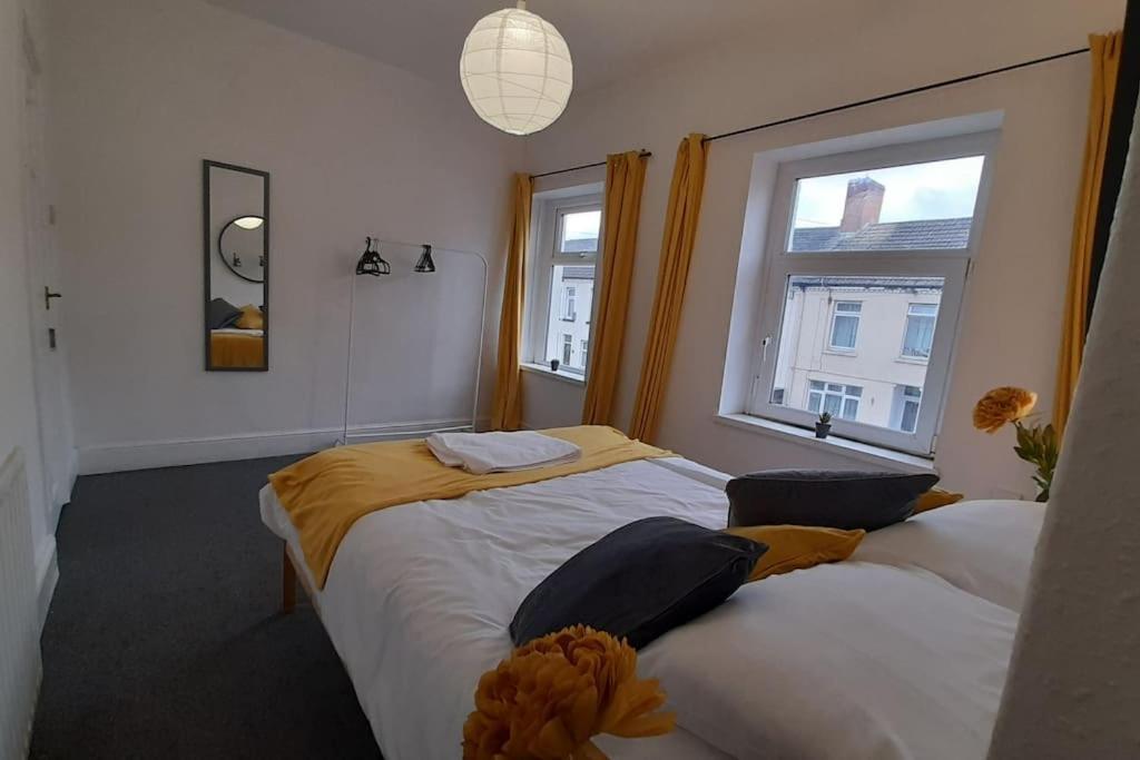 Spacious 4 Bedroom, Free Netflix, Central Location Cardiff Exterior photo