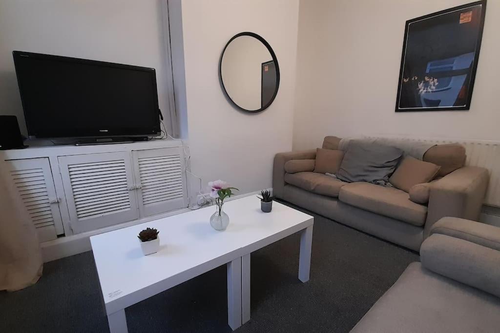 Spacious 4 Bedroom, Free Netflix, Central Location Cardiff Exterior photo