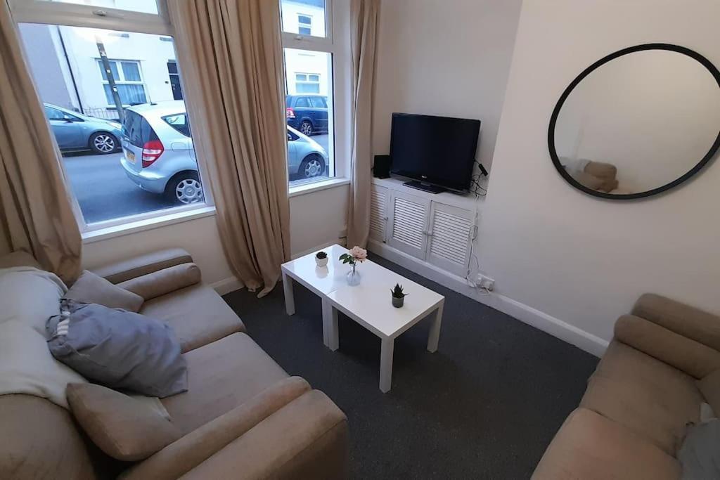 Spacious 4 Bedroom, Free Netflix, Central Location Cardiff Exterior photo