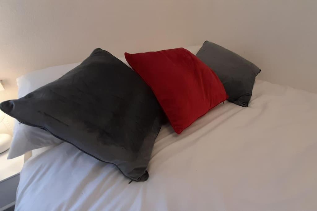 Spacious 4 Bedroom, Free Netflix, Central Location Cardiff Exterior photo