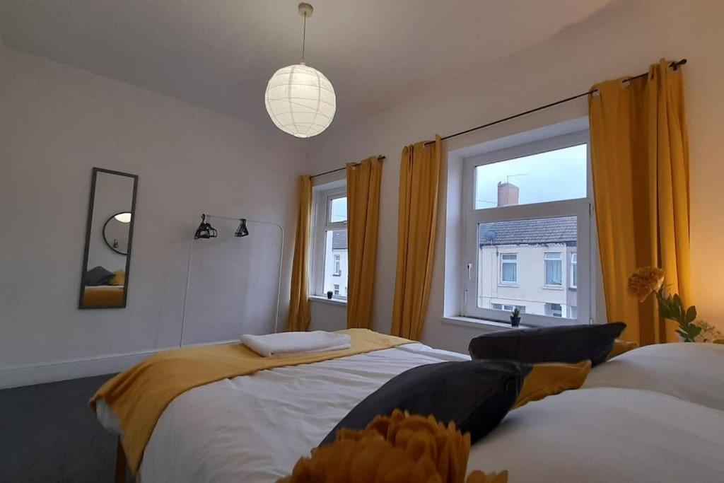 Spacious 4 Bedroom, Free Netflix, Central Location Cardiff Exterior photo