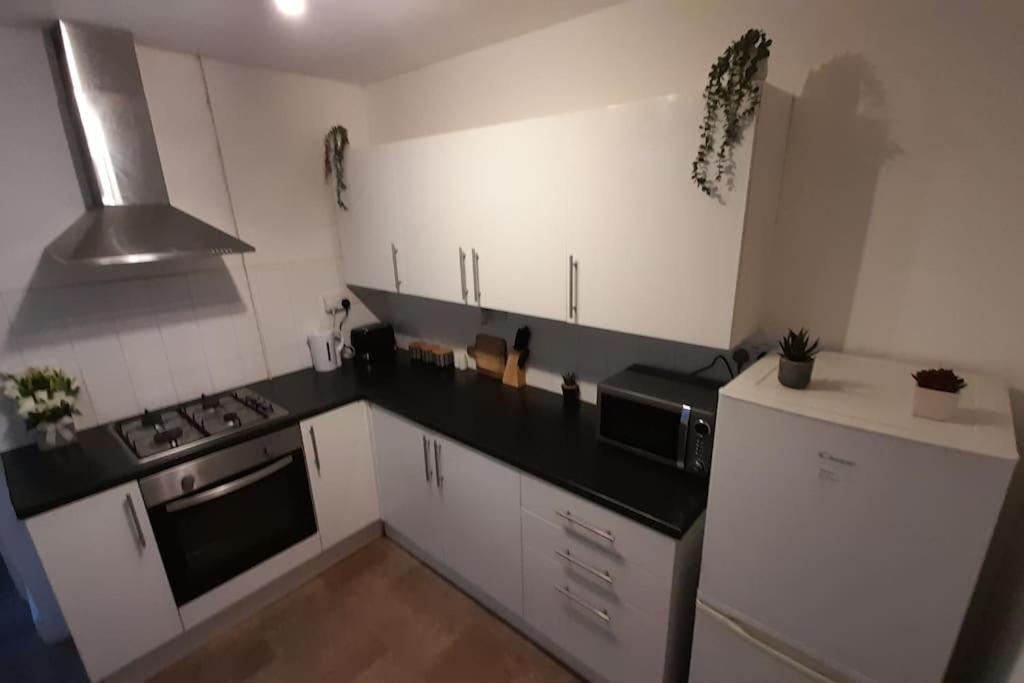 Spacious 4 Bedroom, Free Netflix, Central Location Cardiff Exterior photo