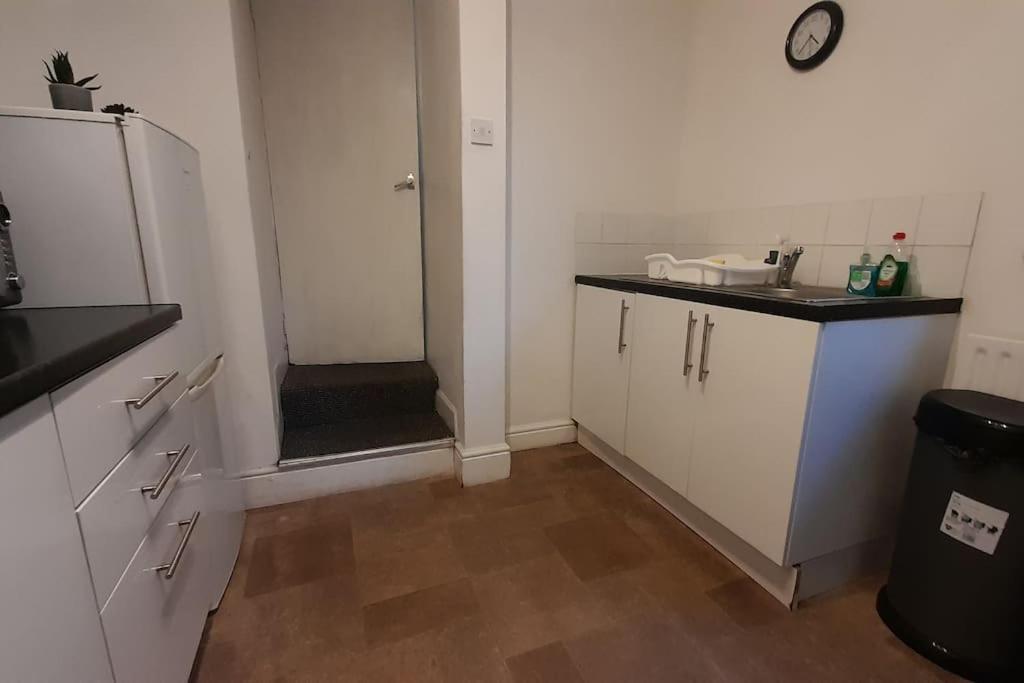 Spacious 4 Bedroom, Free Netflix, Central Location Cardiff Exterior photo