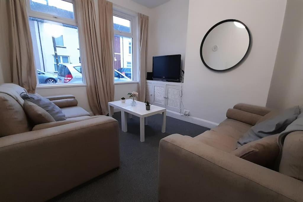Spacious 4 Bedroom, Free Netflix, Central Location Cardiff Exterior photo