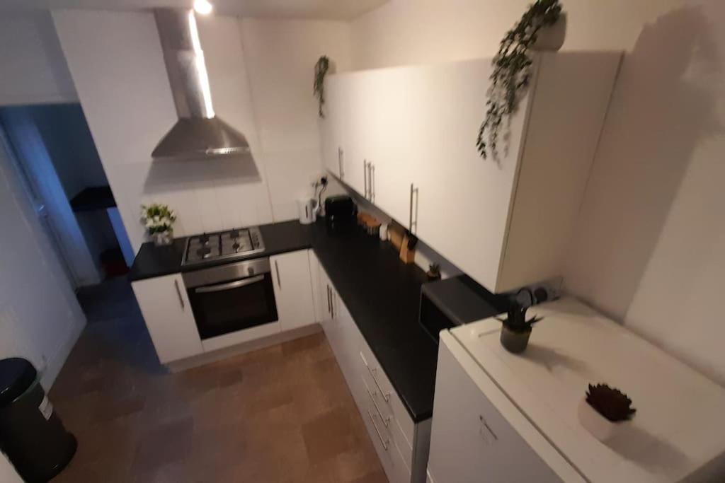 Spacious 4 Bedroom, Free Netflix, Central Location Cardiff Exterior photo