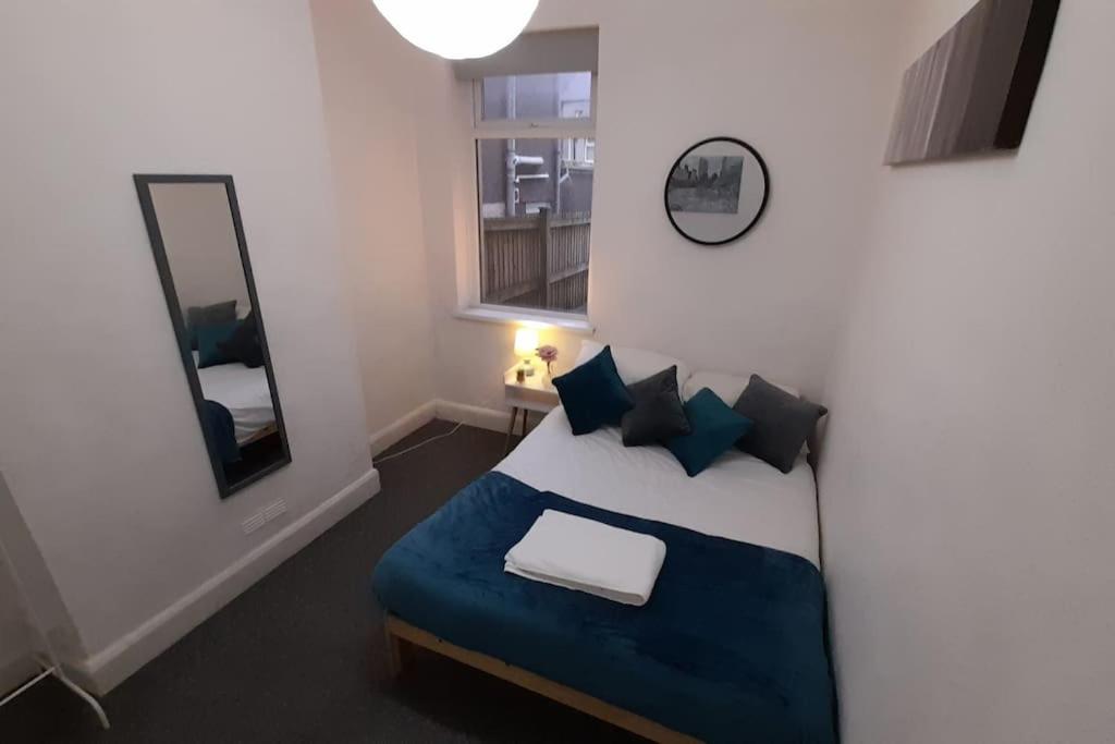 Spacious 4 Bedroom, Free Netflix, Central Location Cardiff Exterior photo