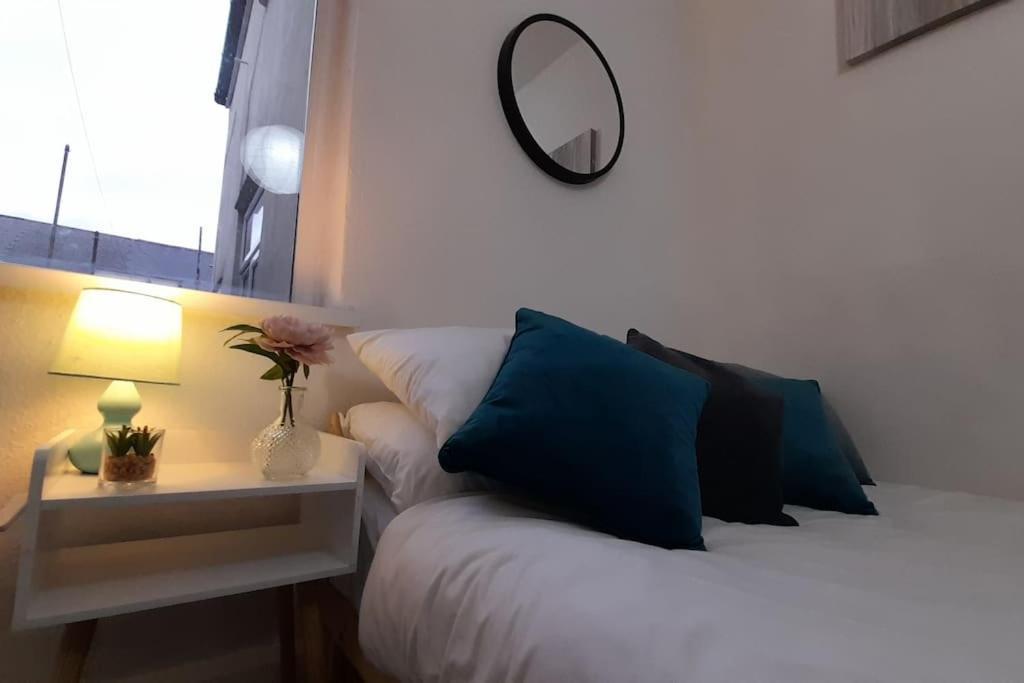 Spacious 4 Bedroom, Free Netflix, Central Location Cardiff Exterior photo